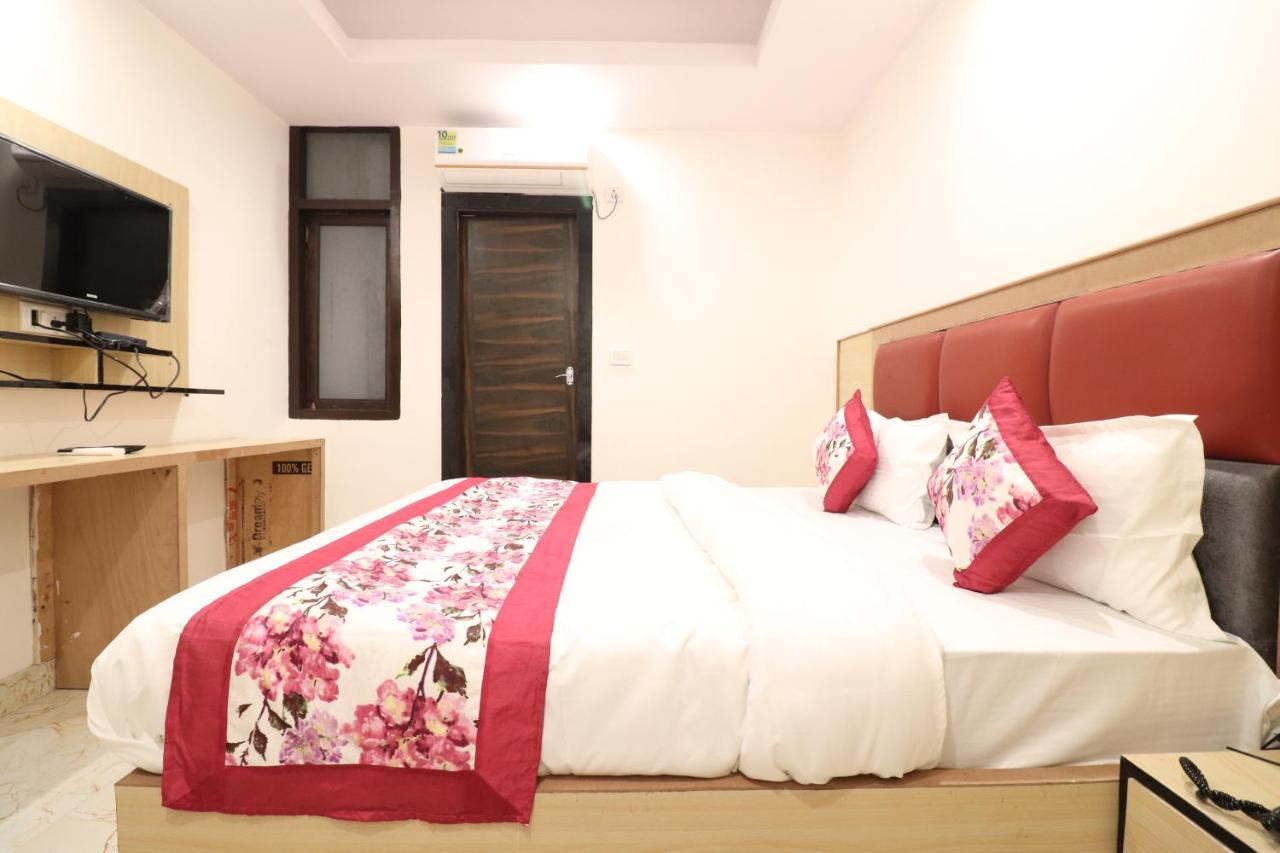 Hotel Hari International - Noida Sector 11 Extérieur photo