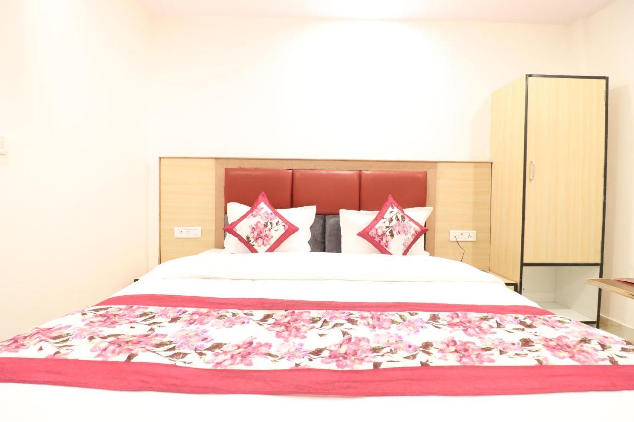 Hotel Hari International - Noida Sector 11 Extérieur photo