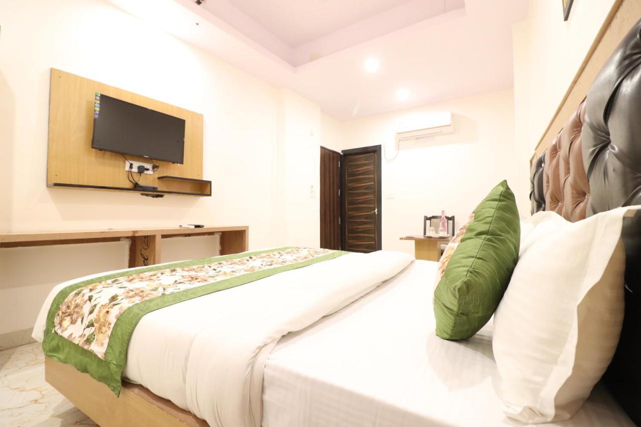 Hotel Hari International - Noida Sector 11 Extérieur photo